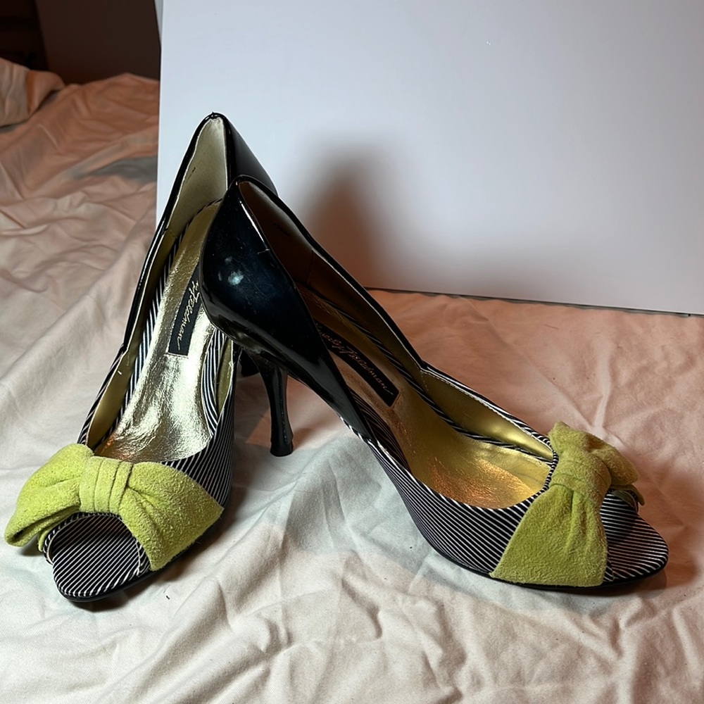 Never worn Beverly Feldman pumps